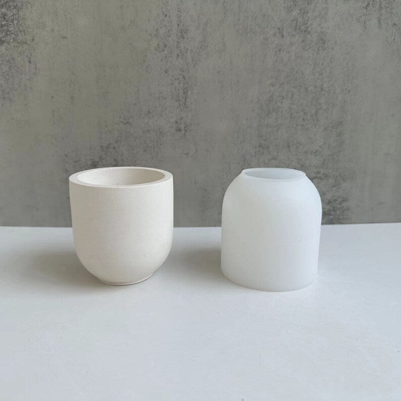 Round mouth bottle silicone candle cup mold — finished candle example