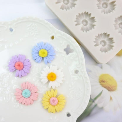 Bloom Creations Daisy Flower Silicone Mold for Cake Decorating, 6-Cavity Fondant Mould for Chocolate, Resin Art, Clay Crafts, Soap Making, DIY Baking Tools, Non-Stick Gerbera Flower Tray