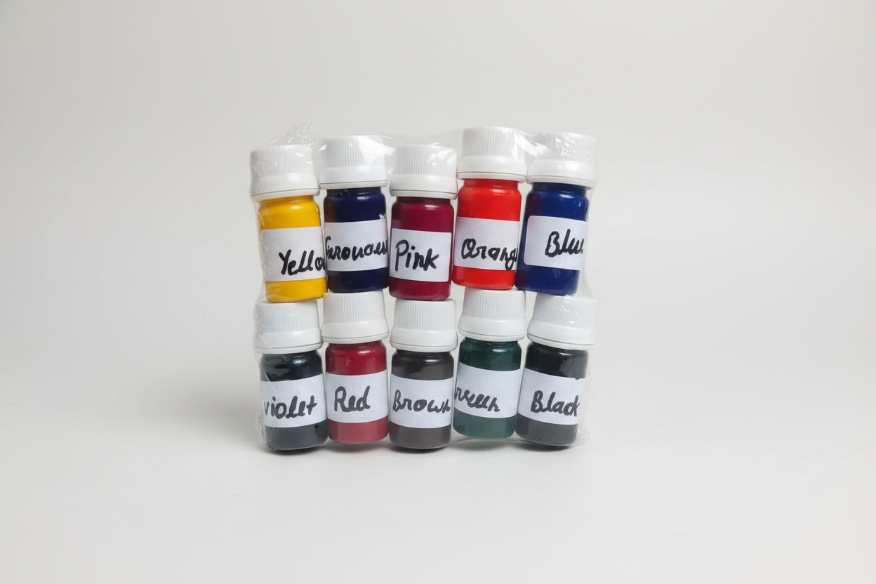 Concrete pigments for coloring concrete candle vessels and decorative pieces