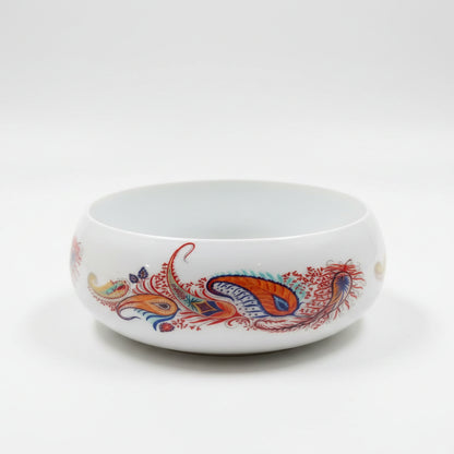 White ceramic paisley print round candle bowl on wooden surface