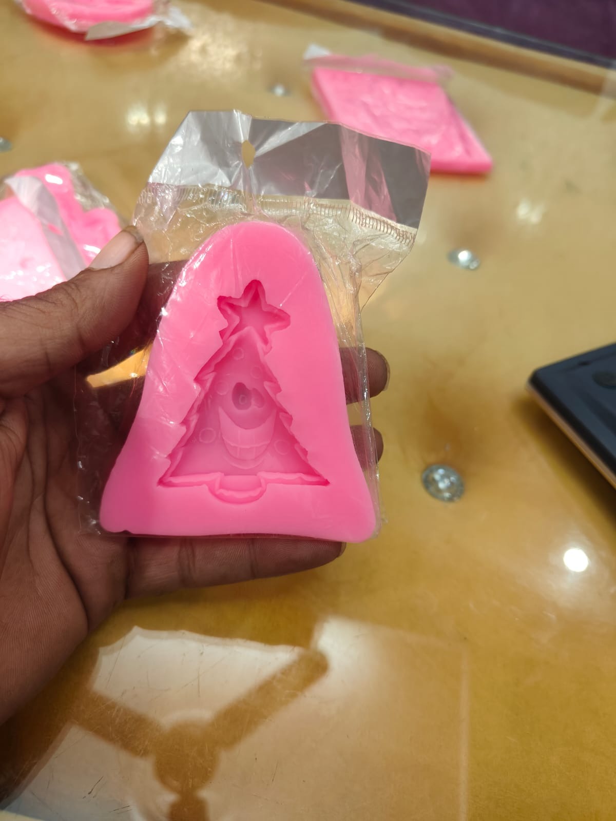 Christmas tree fondant silicone mold — finished cake decoration example