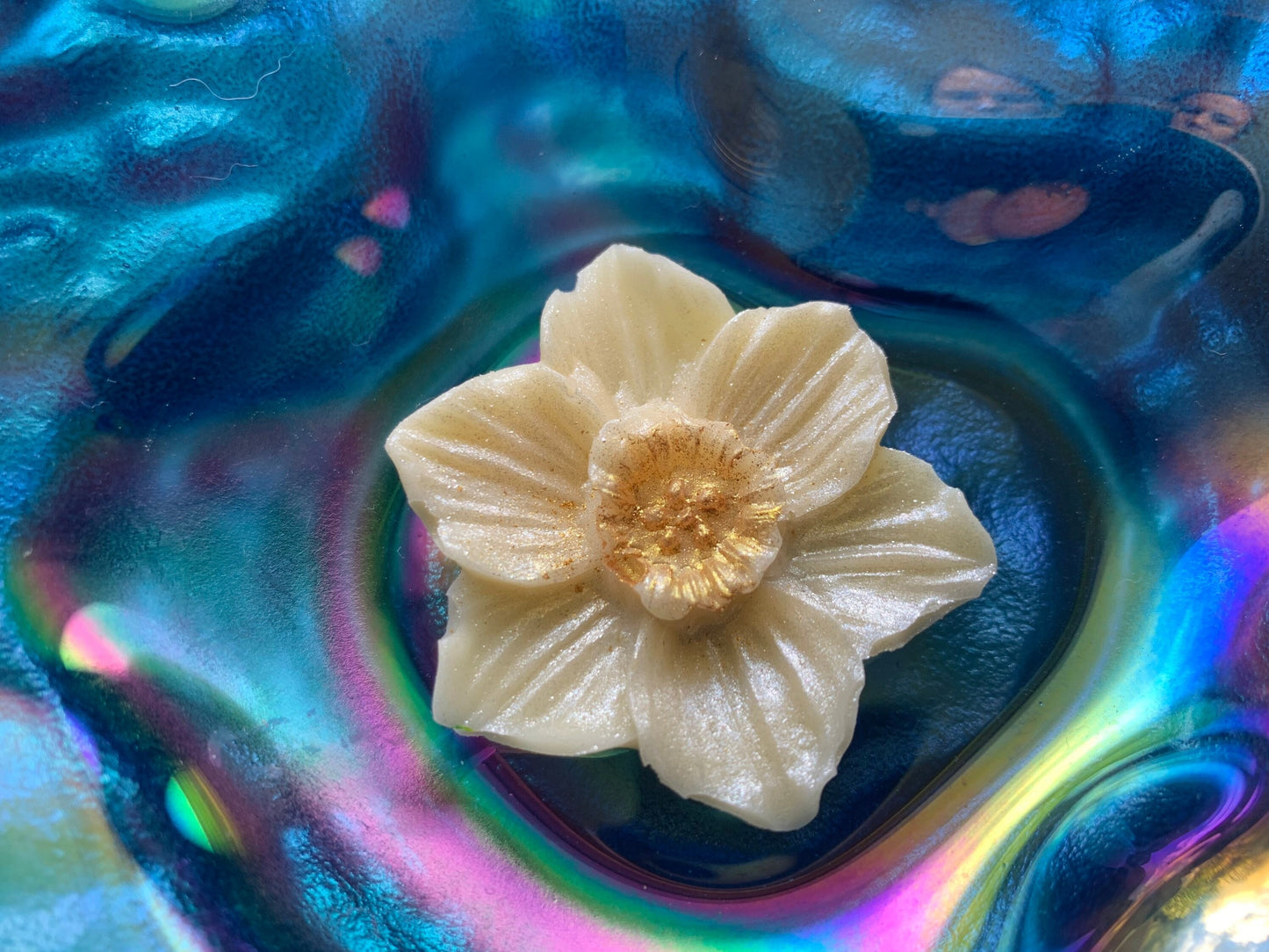 Narcissus flower silicone mould in pink with ruler showing approx 5cm size, top view