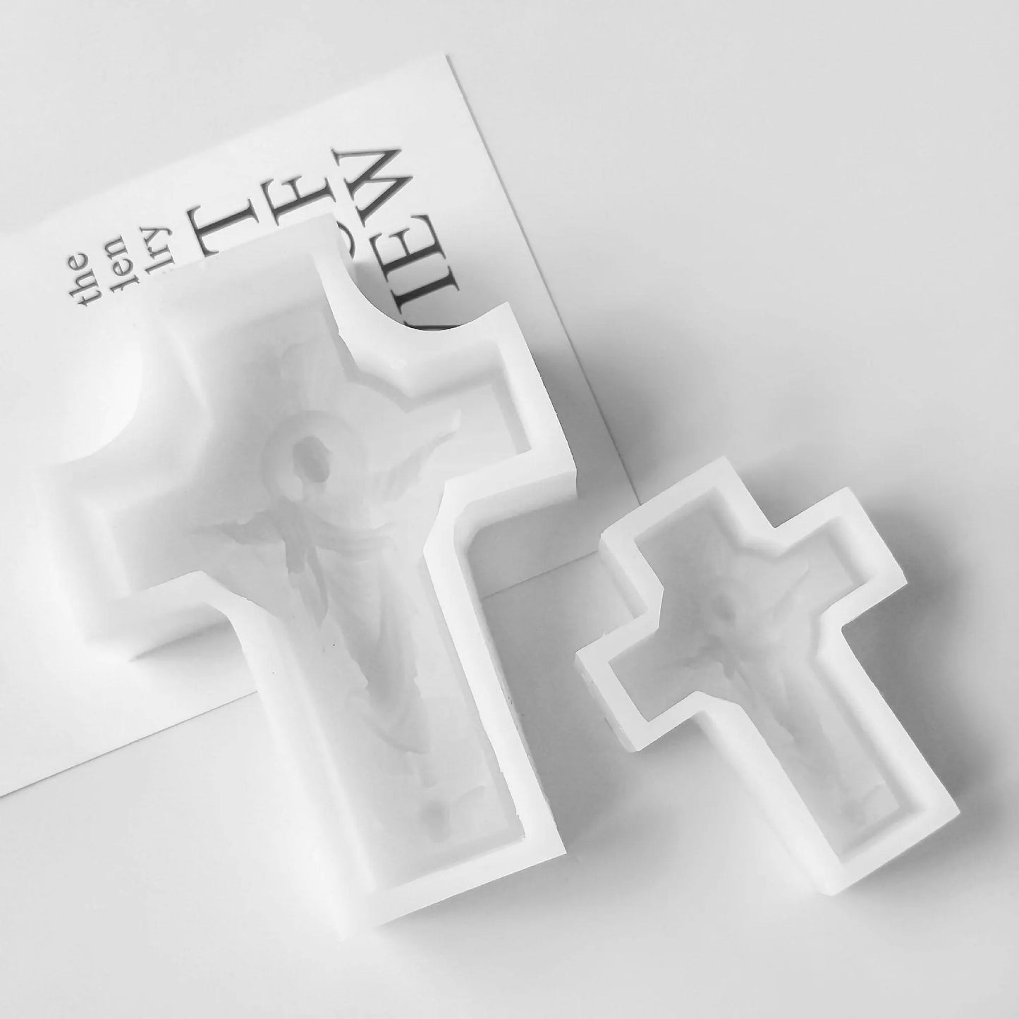 Jesus Christ Cross Silicone Mold for DIY Resin Art, Candle Making, Soap Crafting, Plaster Casting, and Epoxy Projects, Flexible Reusable Craft Mould for Home Decor and Spiritual Gifts