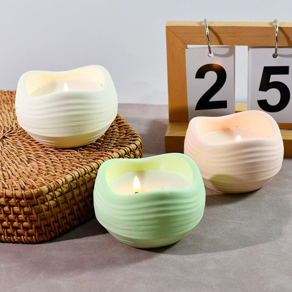 Bloom Creations wavy round silicone mold 9x5.6cm for concrete candle holders and planters