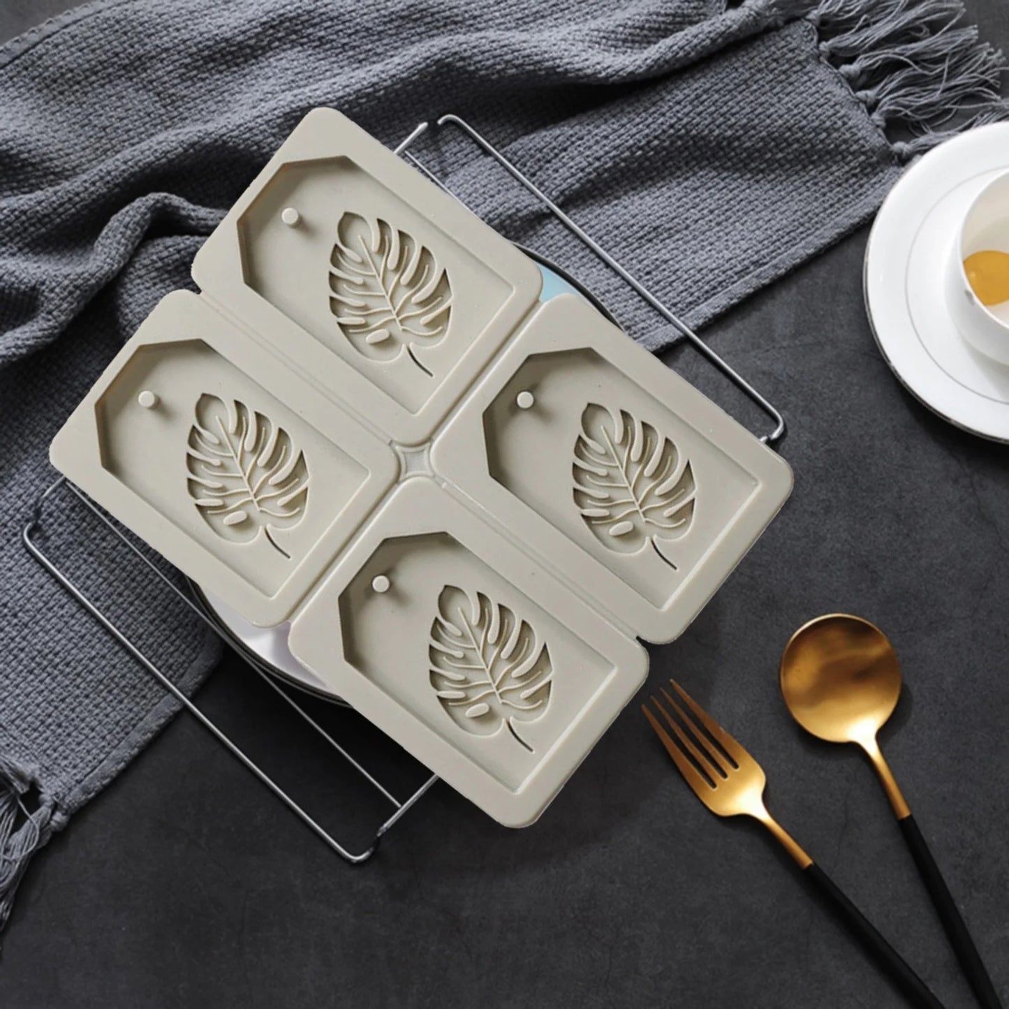 4-leaf turtle back silicone mould — demolding step
