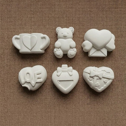 Pink heart-shaped 6-cavity Valentine silicone mould with dimensions 20.5cm x 14cm
